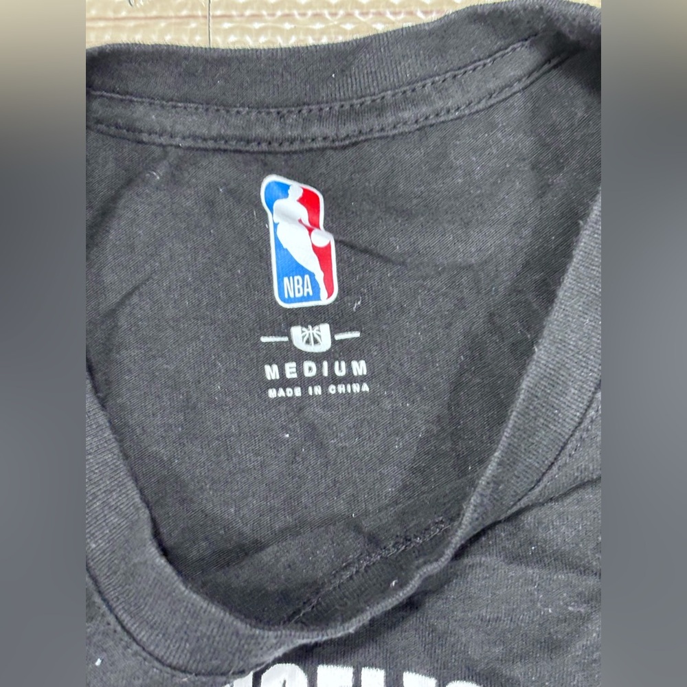 Lebron James #23 Los Angeles Lakers Mens Graphic Shirt Medium Black NBA - Picture 3 of 6